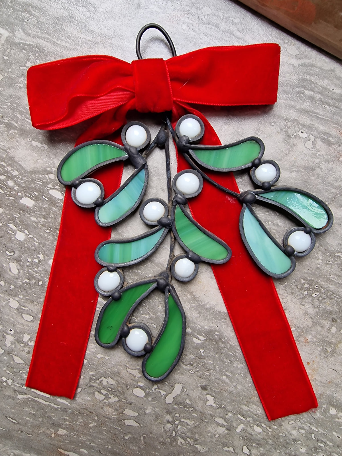 Mistletoe Kiss Wreath - Holytide Collection